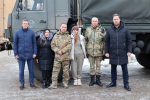 Вчера встретились с нашими военнослужащими, передали им гуманитарный груз, состоящий из строительных материалов и других необходимых вещей